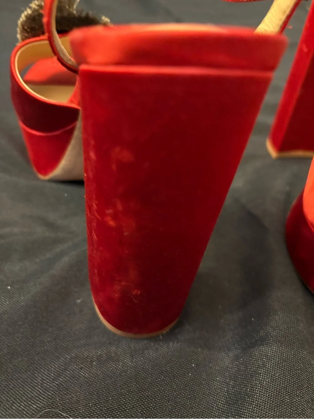 ANTONIO MELANI bold red